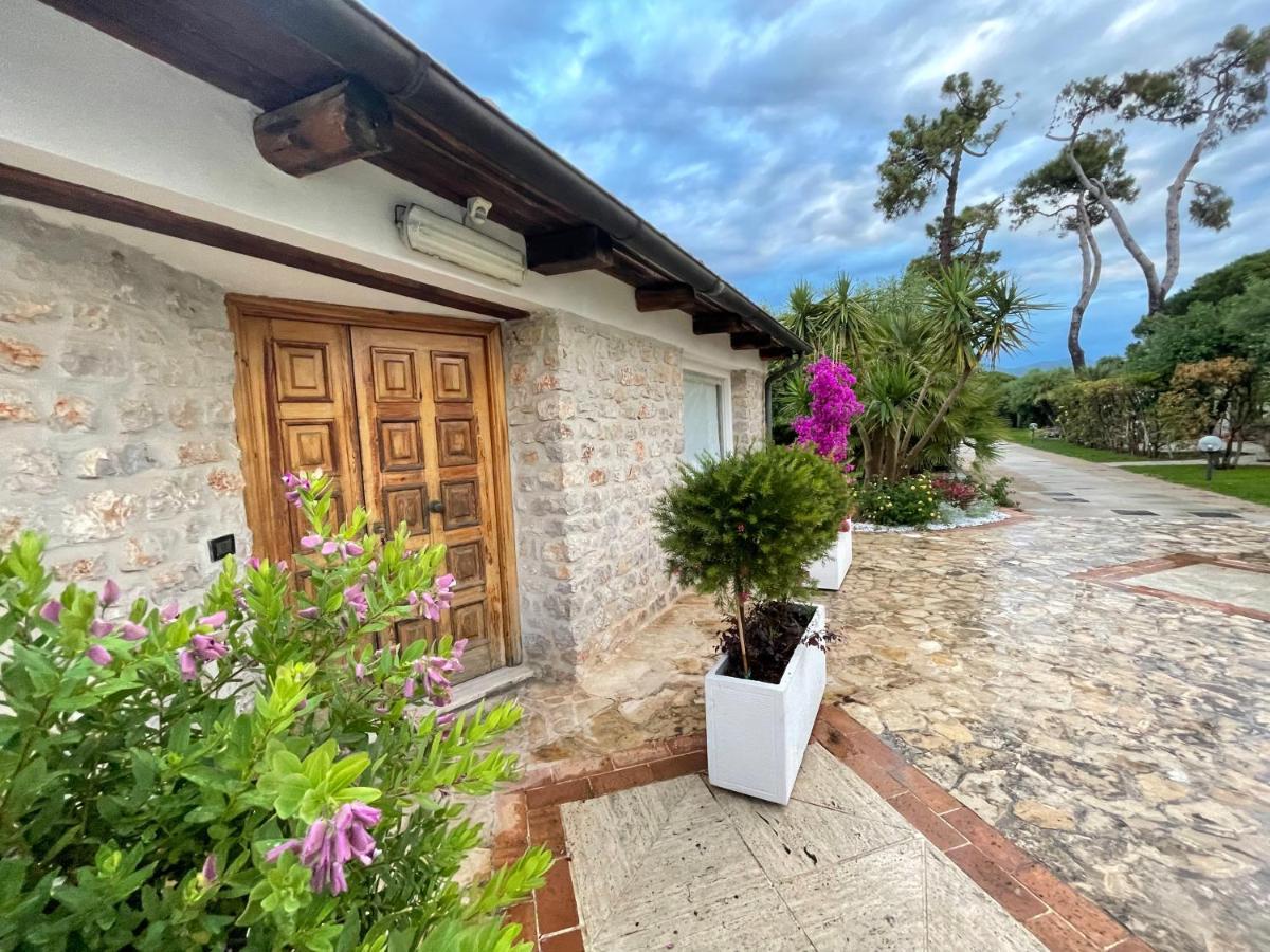 Villa Paonessa ليدو دي فوندي المظهر الخارجي الصورة